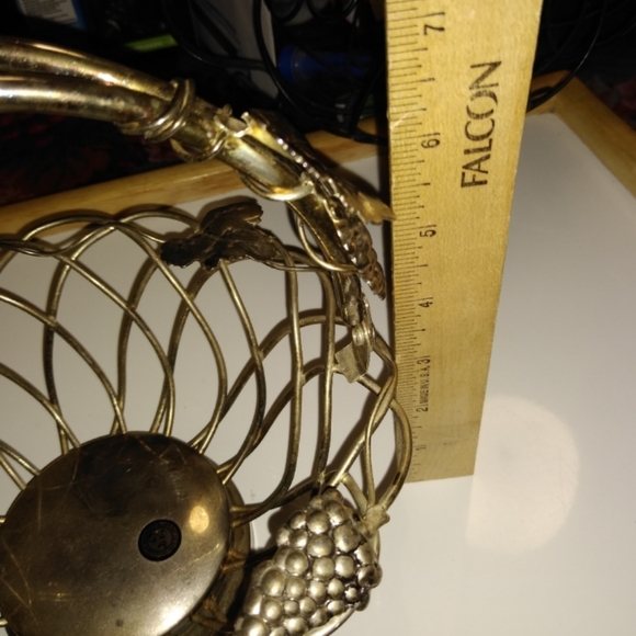 Godinger vintage silverplate grape wire basket. - Picture 7 of 8